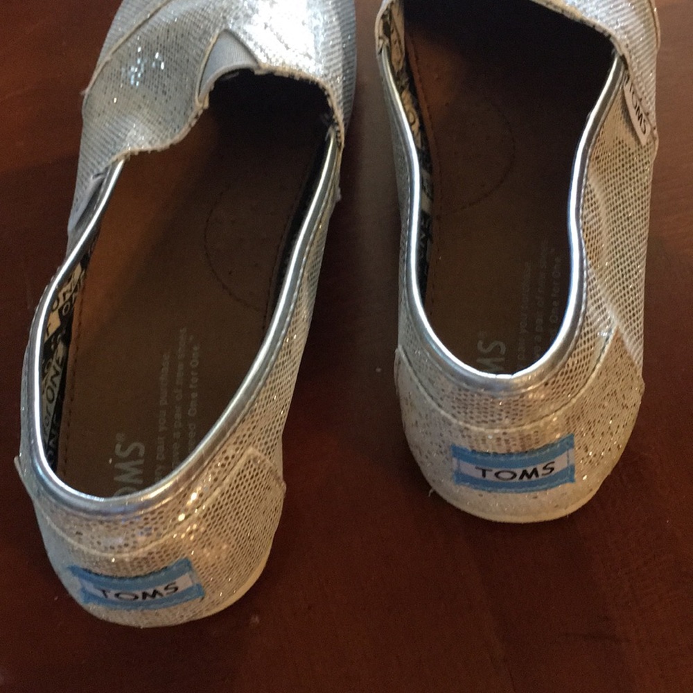 Toms - Picture 3 of 3